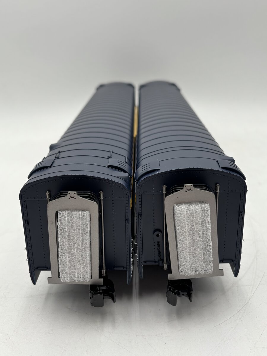 MTH 20-66226 O Chesapeake & Ohio 70' Ribbed 2-Car Sleeper/Diner Passenger Set
