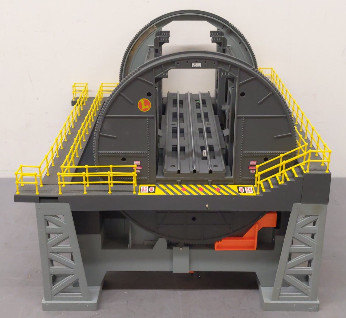 Lionel 6-32910 O Gauge Rotary Coal Dumper Tipple with Bathtub Gondola LN/Box