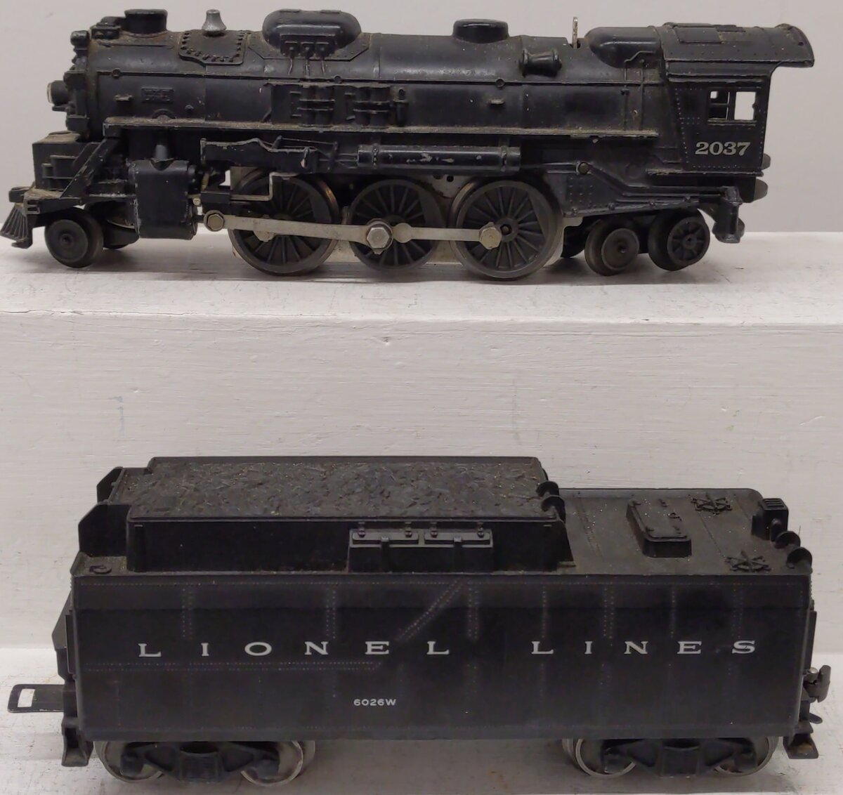 Lionel 2037 Vintage O 2-6-4 Die-Cast Steam Locomotive and 6026W Tender VG