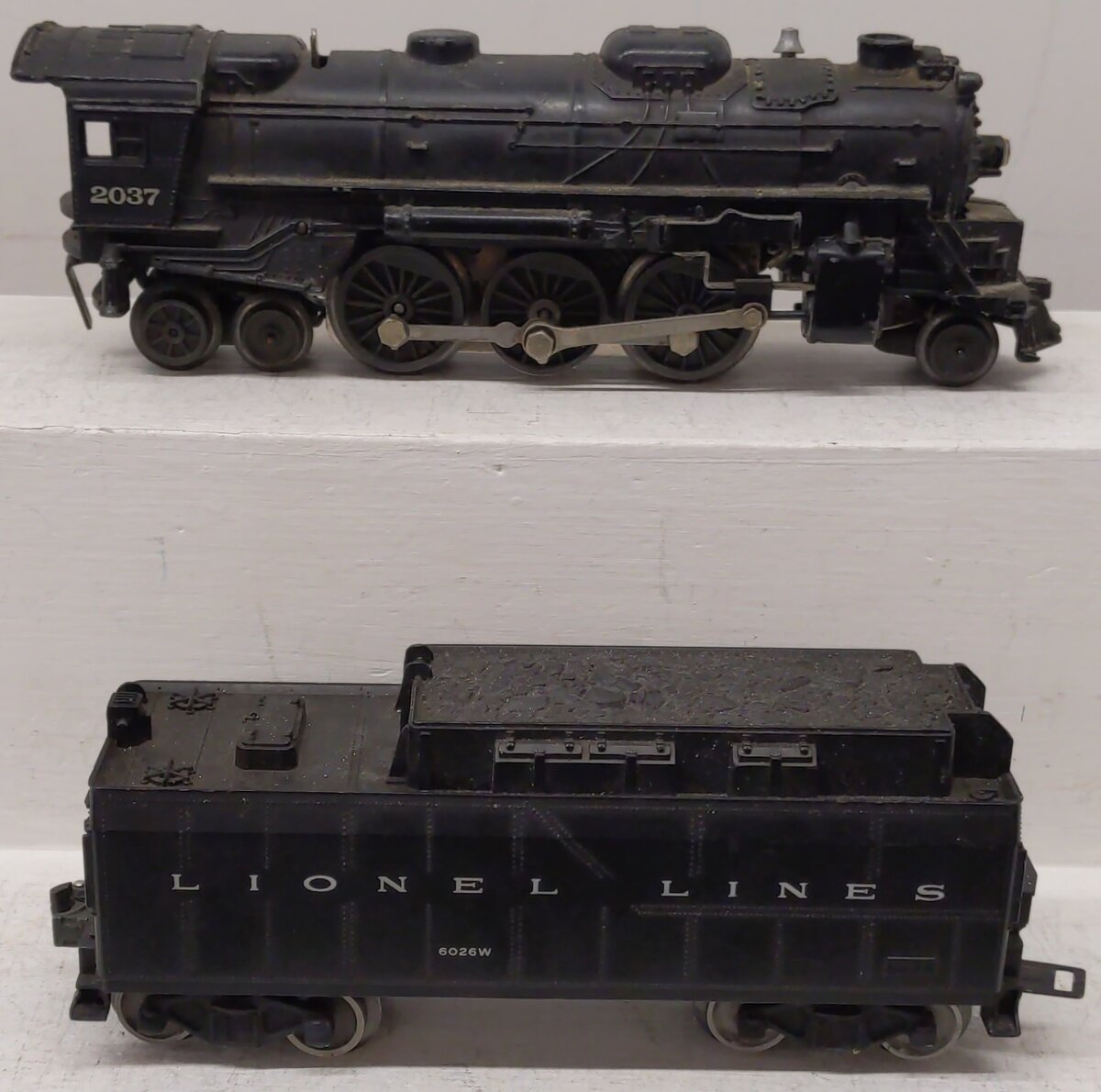 Lionel 2037 Vintage O 2-6-4 Die-Cast Steam Locomotive and 6026W Tender VG