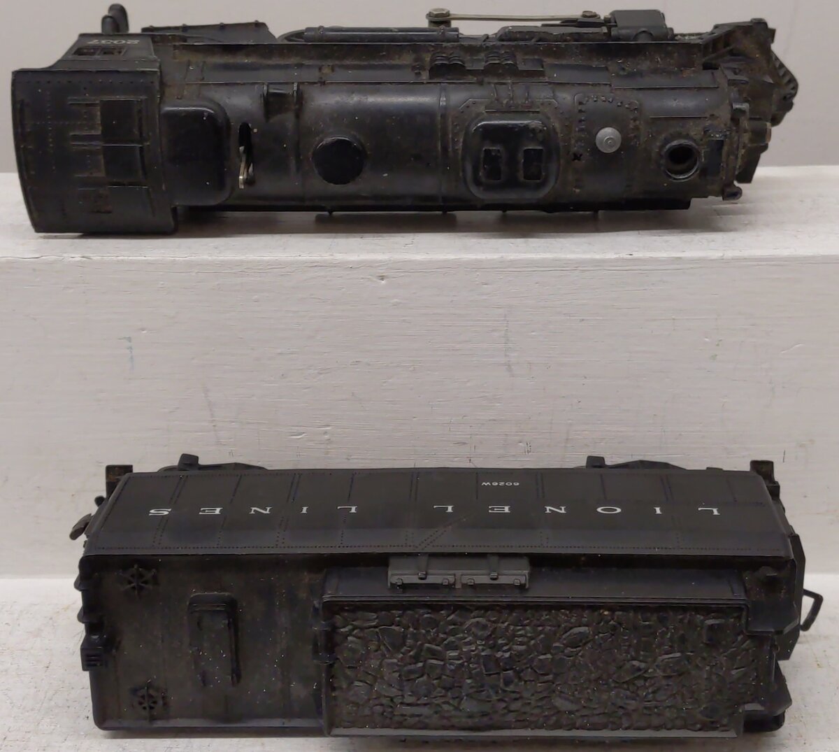 Lionel 2037 Vintage O 2-6-4 Die-Cast Steam Locomotive and 6026W Tender VG