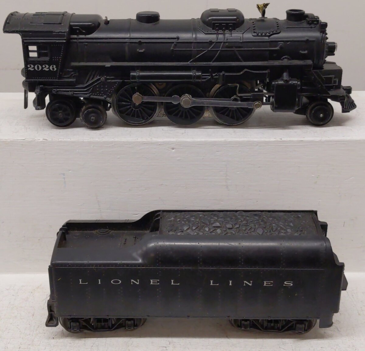 Lionel 2026 Vintage O Lionel Lines 2-6-2 Steam Locomotive w/242T Tender VG
