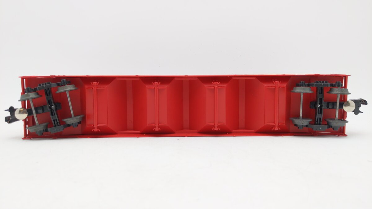 Weaver 101607 Canada 4-Bay Covered Hopper LN