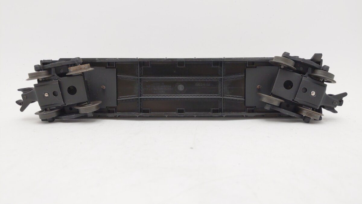 Lionel 6262 Vintage O Flatcar with Wheel Sets (No Wheels) EX