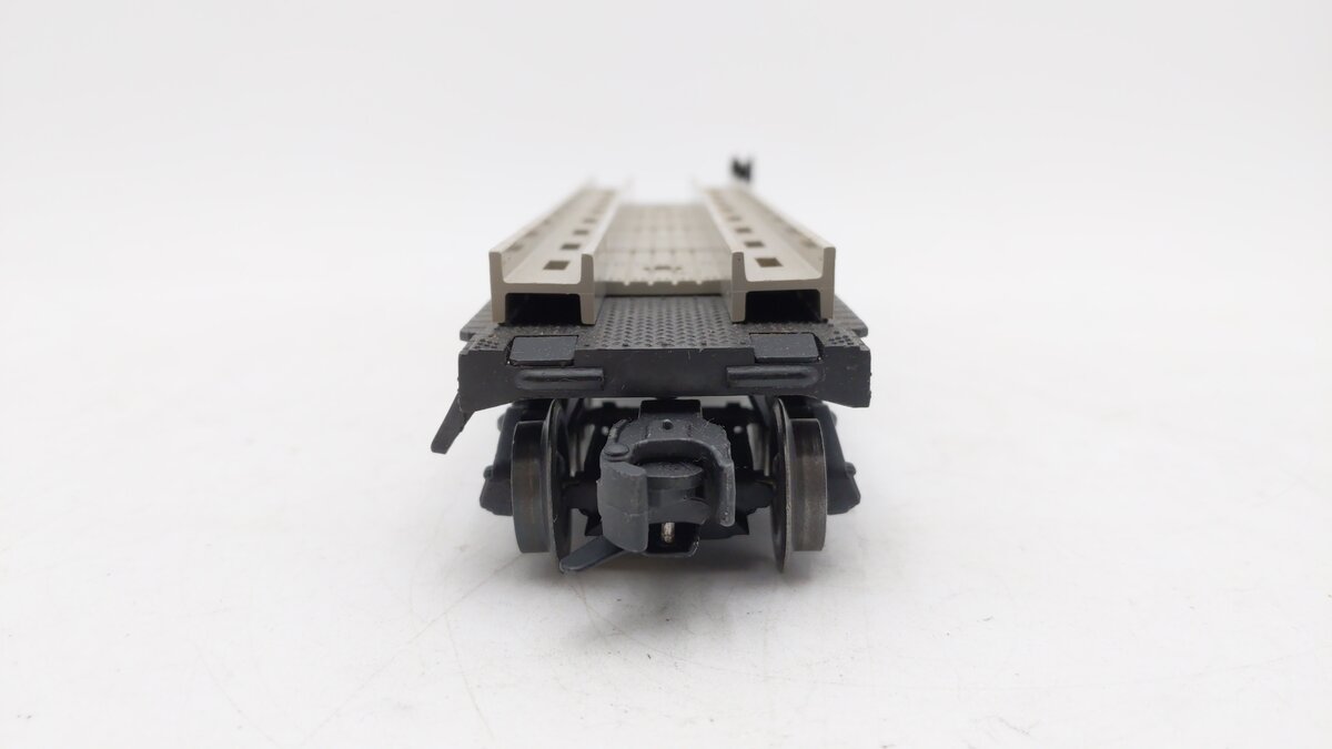 Lionel 6262 Vintage O Flatcar with Wheel Sets (No Wheels) EX