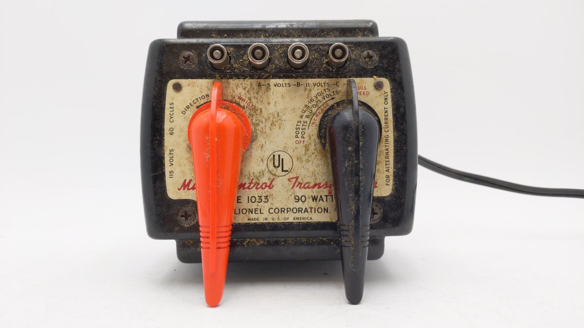 Lionel 1033 Vintage O 90 Watt Transformer w/ Whistle VG