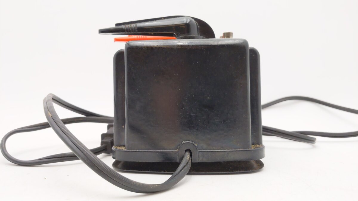 Lionel 1033 Vintage O 90 Watt Transformer w/ Whistle VG