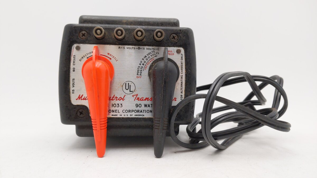 Lionel 1033 Vintage O 90 Watt Transformer w/ Whistle VG