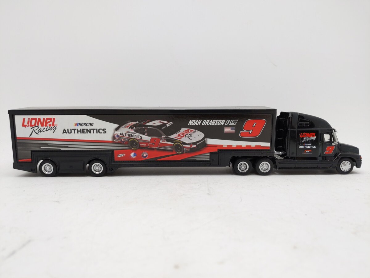 Lionel Racing 21112 NASCAR Authentics 1:64 Noah Gragson Lionel Racing Hauler #9 EX/Box