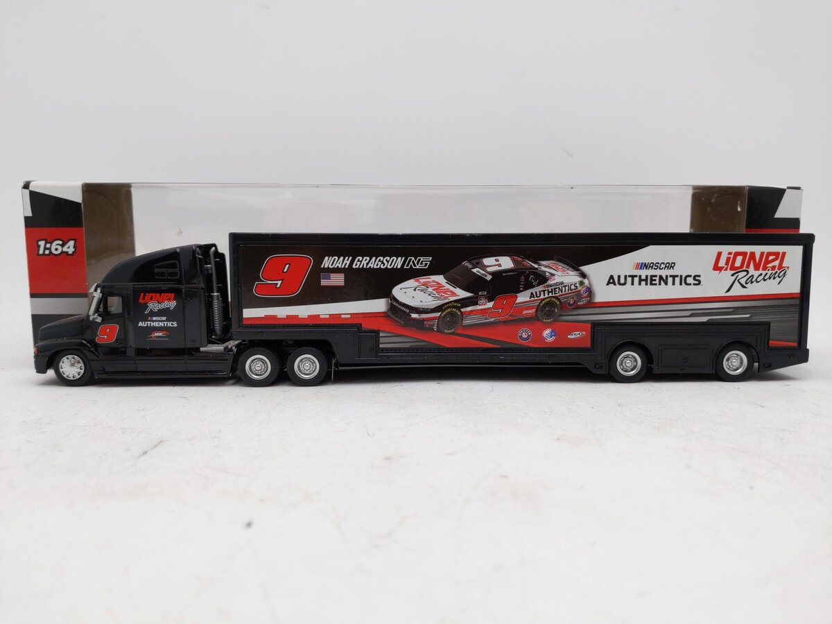 Lionel Racing 21112 NASCAR Authentics 1:64 Noah Gragson Lionel Racing Hauler #9 EX/Box
