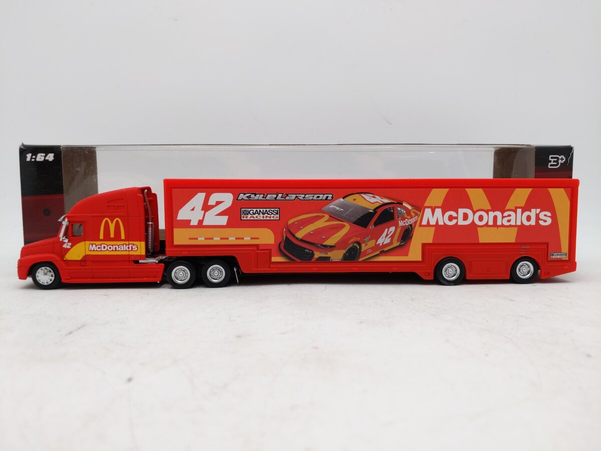 Lionel Racing NASCAR Authentics 1:64 Kyle Larson McDonald's Hauler #42 EX/Box