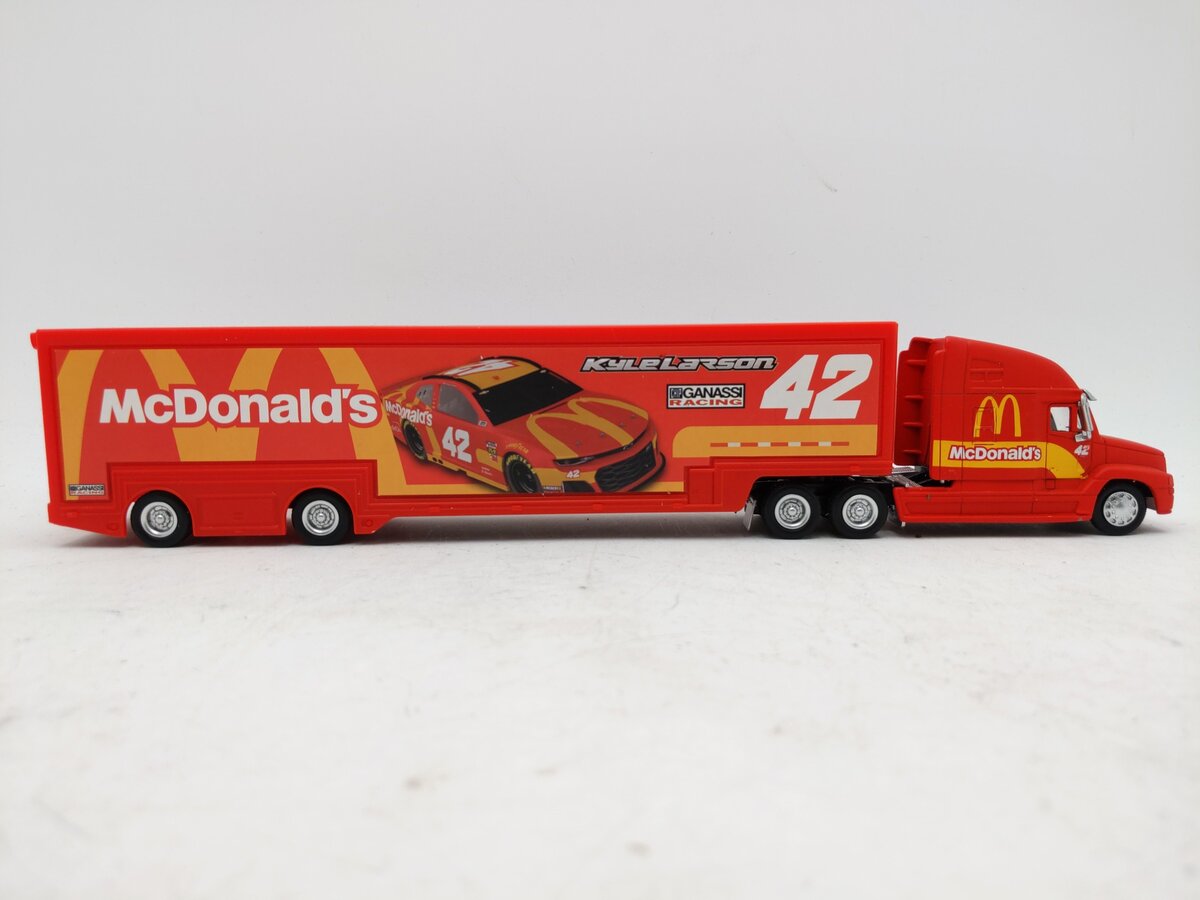 Lionel Racing NASCAR Authentics 1:64 Kyle Larson McDonald's Hauler #42 EX/Box