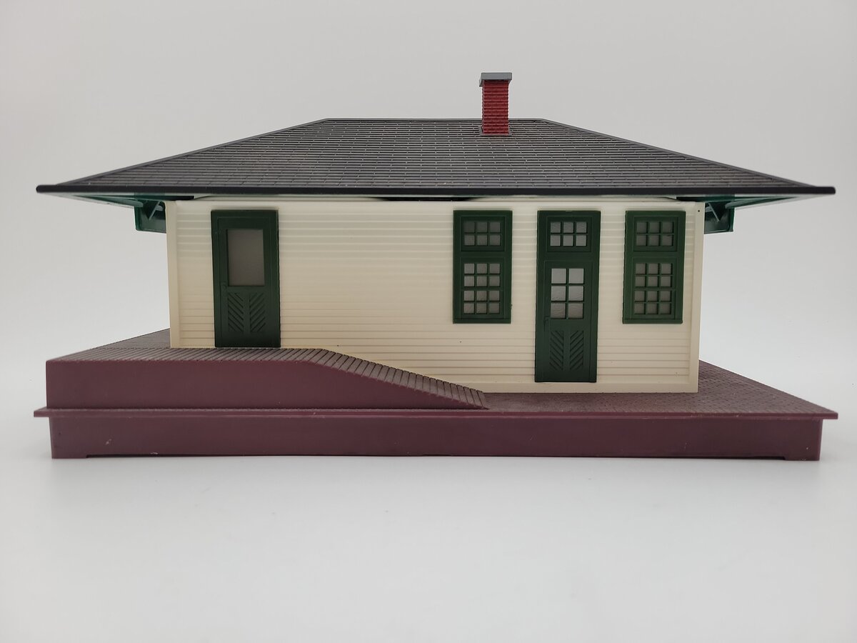 Lionel 6-2133 O Scale Illuminated Freight Station Assembled/Box