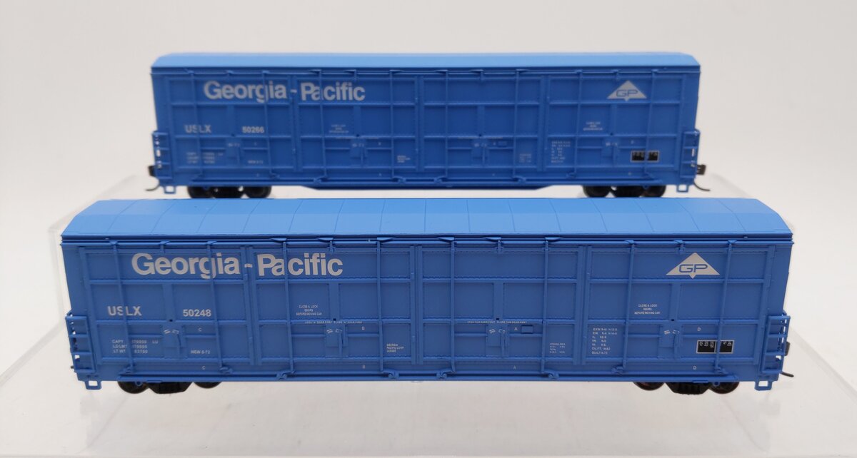 Walthers 932-27008 HO Scale Georgia Pacific Thrall Door Boxcar 2-Pack EX/Box