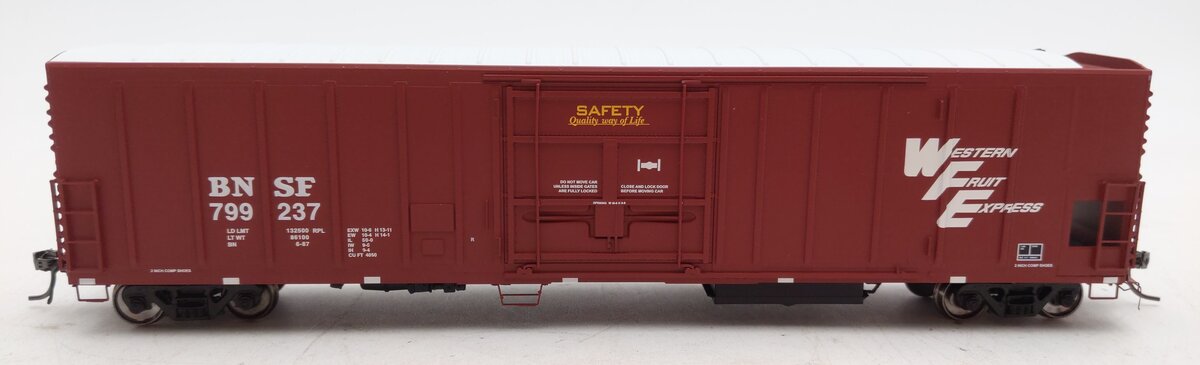 InterMountain 48811-04 HO Burlington Northern Santa Fe Refrigerator Car #799237 LN/Box