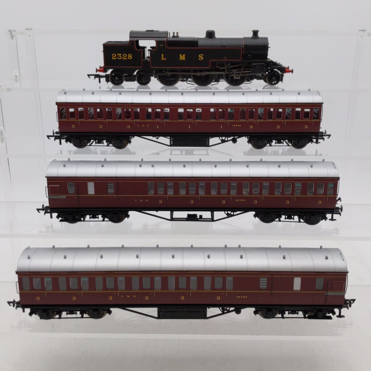 Hornby R3397 OO LMS Surburbann Passenger Train Pack Limited Edition EX/Box