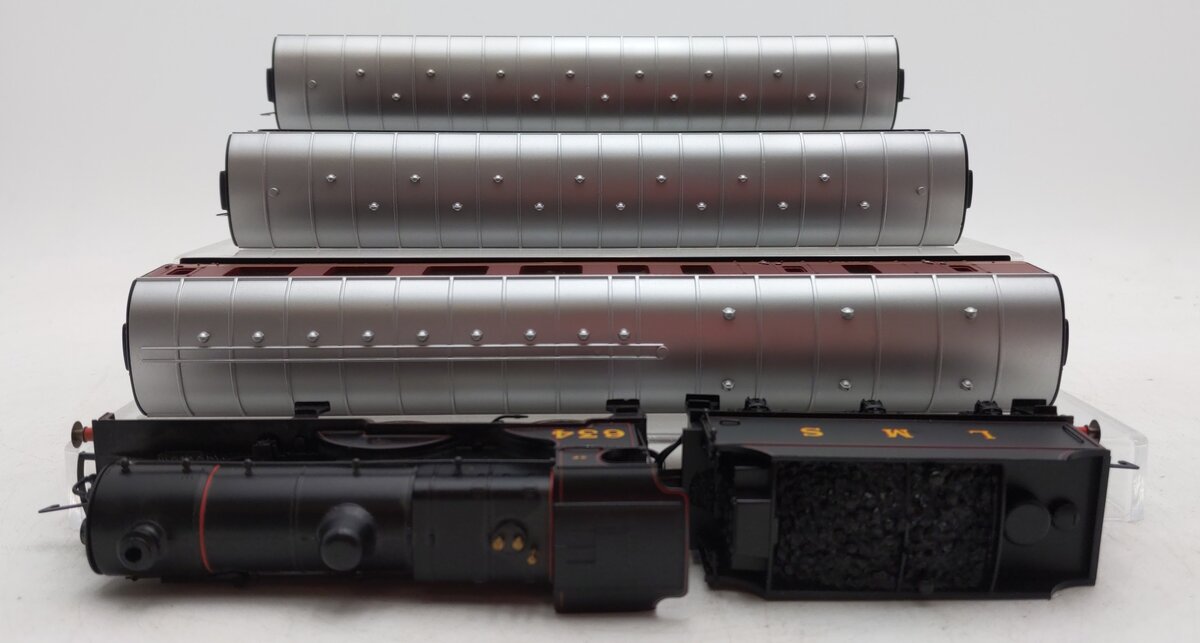Hornby R2172 OO Scale LMS 2-2-0 Class 2P Steam Locomotive Passenger Set EX