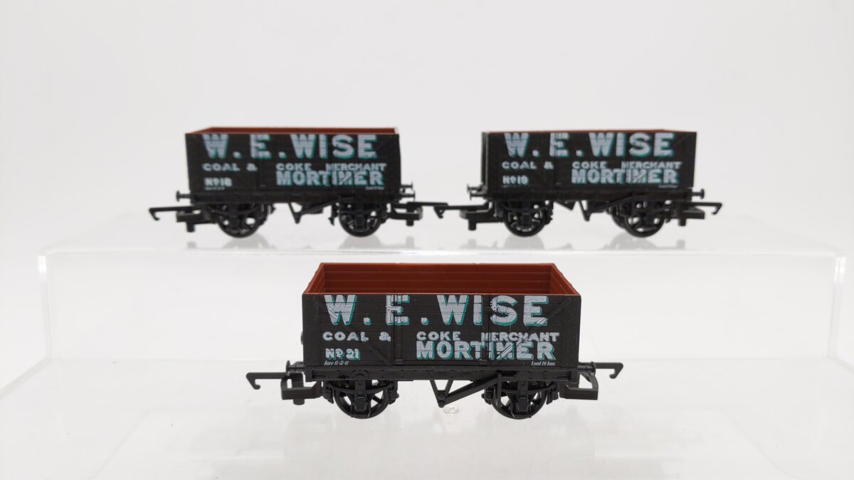 Hornby R6038 OO Scale W.E. Wise Open Coal Wagon 3 Car Set #18/19/21 EX