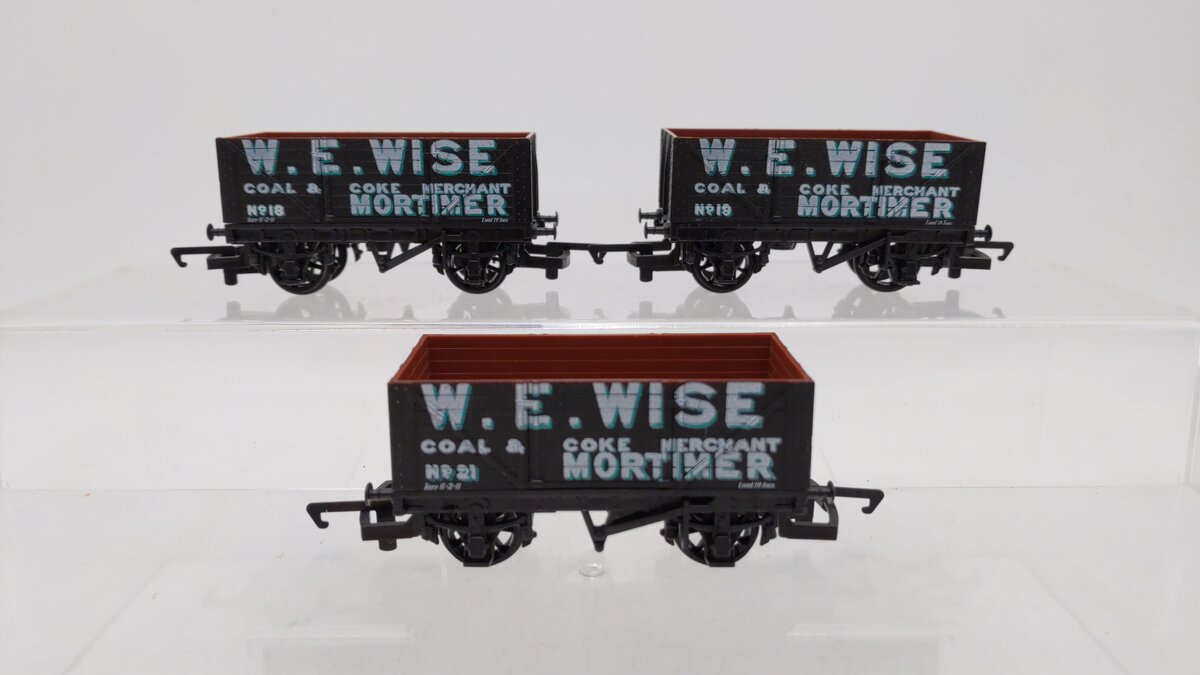 Hornby R6038 OO Scale W.E. Wise Open Coal Wagon 3 Car Set #18/19/21 EX