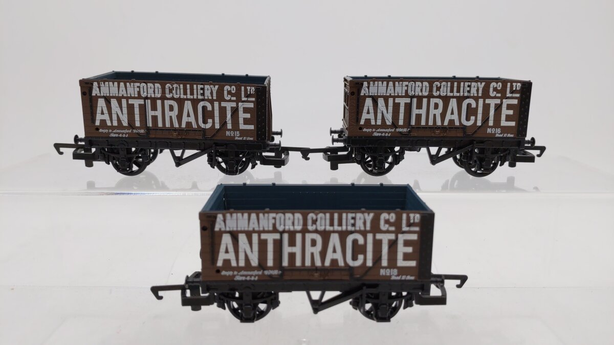 Hornby R6088 OO Scale Ammanford Colliery 8-plank Wagon 3-Car Set #15/16/18 EX