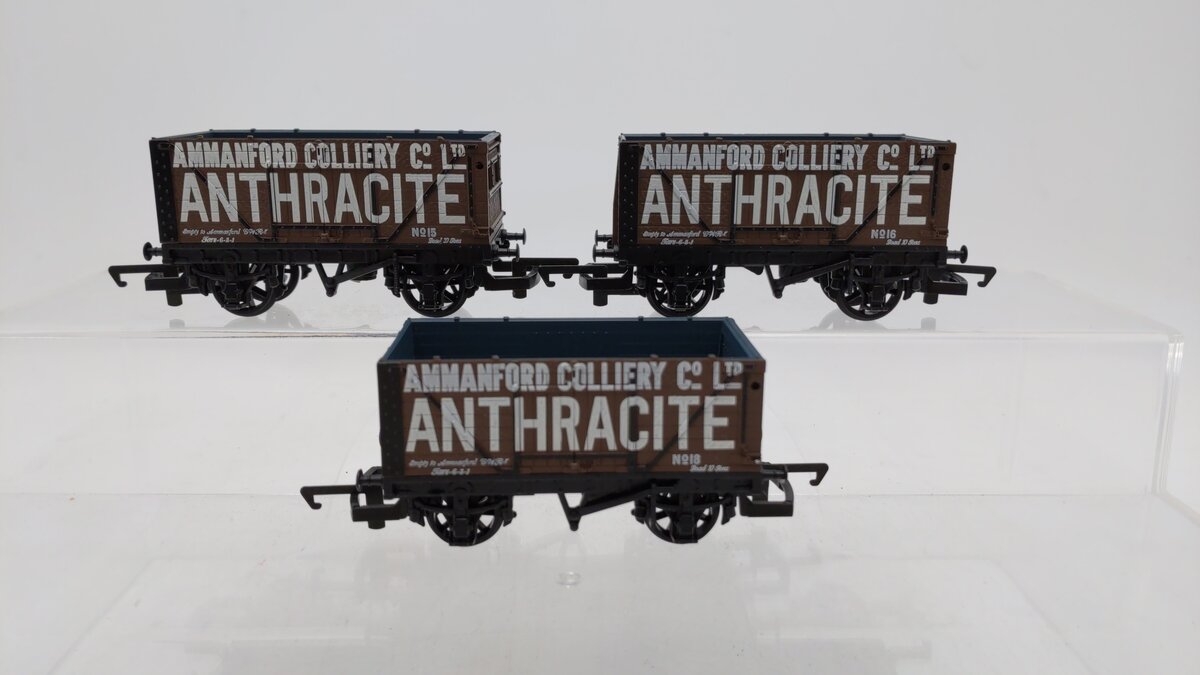 Hornby R6088 OO Scale Ammanford Colliery 8-plank Wagon 3-Car Set #15/16/18 EX
