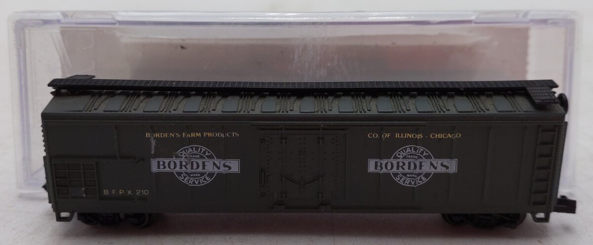 Life Like 7718 N Scale Borden's Farm Products 50' Mechanical Reefer #210 EX