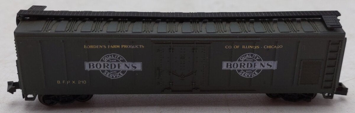 Life Like 7718 N Scale Borden's Farm Products 50' Mechanical Reefer #210 EX
