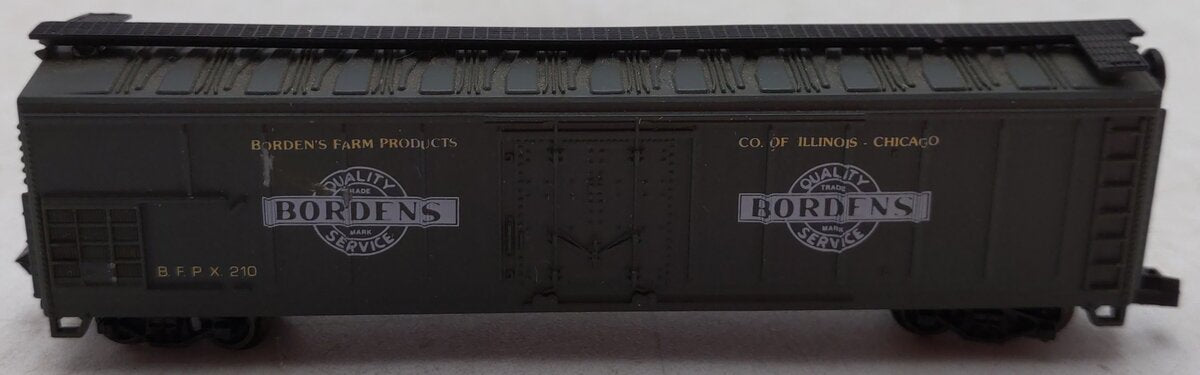 Life Like 7718 N Scale Borden's Farm Products 50' Mechanical Reefer #210 EX