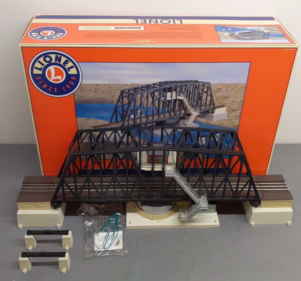 Lionel 6-24111 O Gauge Operating Swing Bridge EX/Box