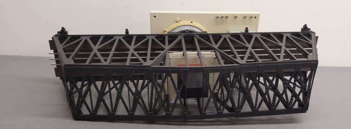 Lionel 6-24111 O Gauge Operating Swing Bridge EX/Box