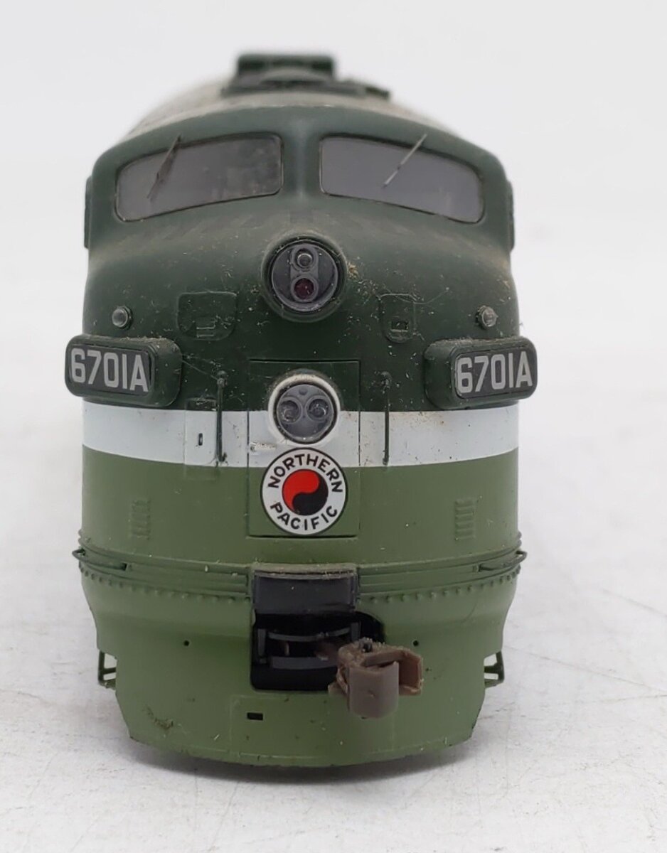 Athearn Genesis G3201A HO Scale Northern Pacific F-9 Diesel Locomotive #6701A VG