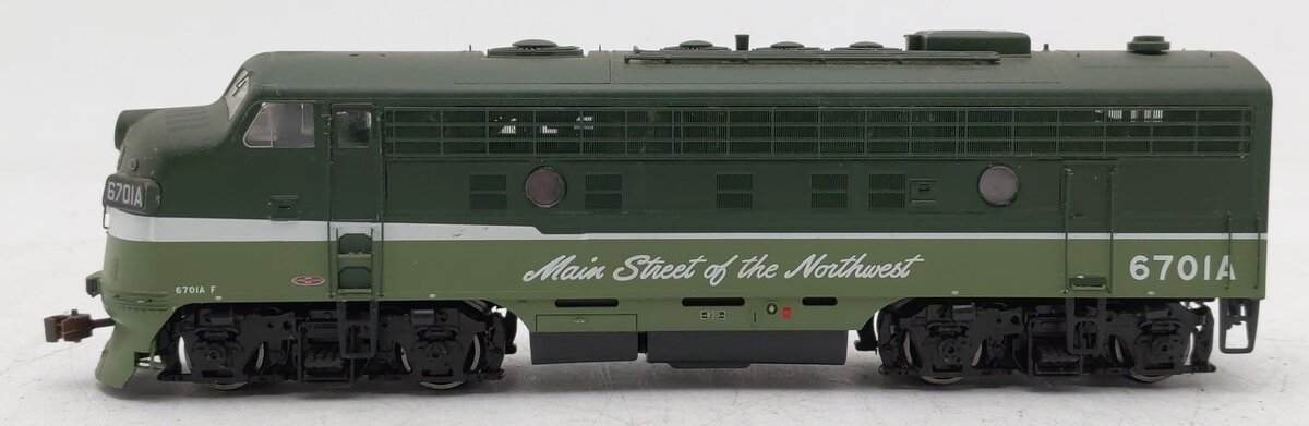 Athearn Genesis G3201A HO Scale Northern Pacific F-9 Diesel Locomotive #6701A VG