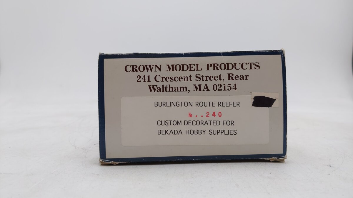 Crown Model Products 50240 O Burlington Refrigerator Express Boxcar #50240 EX/Box