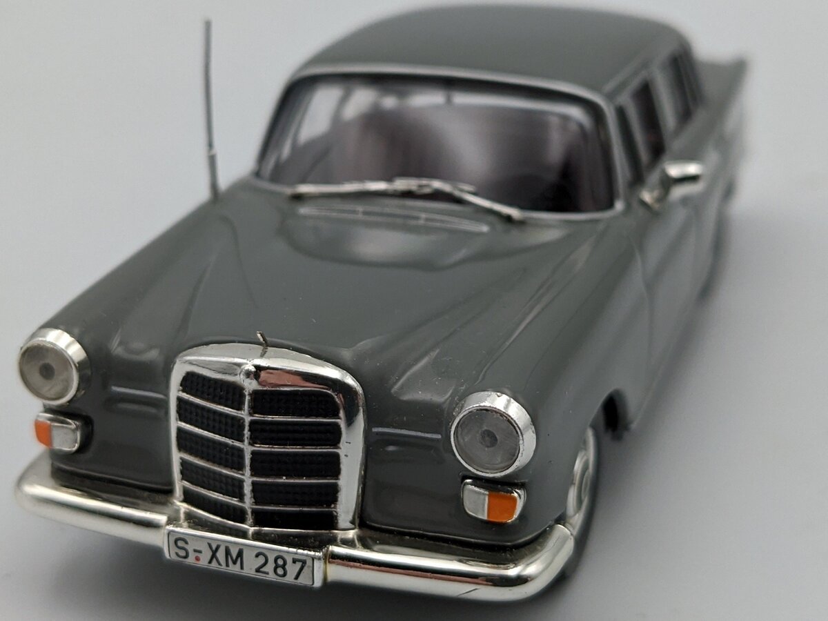 IXO Models 1:43 Mercedes 200
