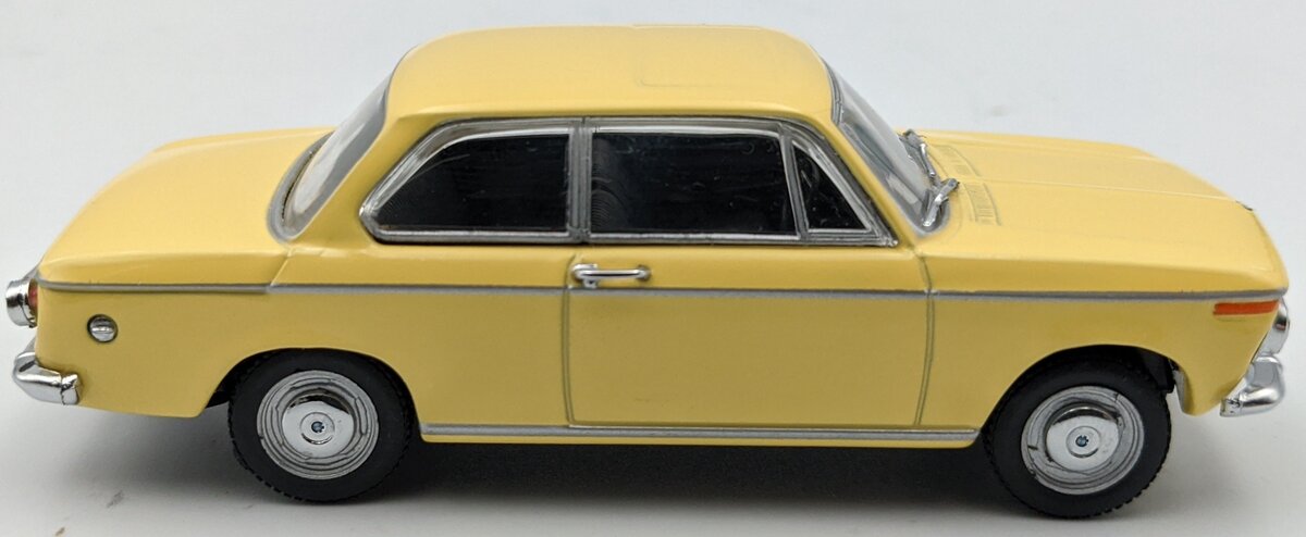 Minichamps 430 022101 1:43 BMW 1600-2 Yellow Car