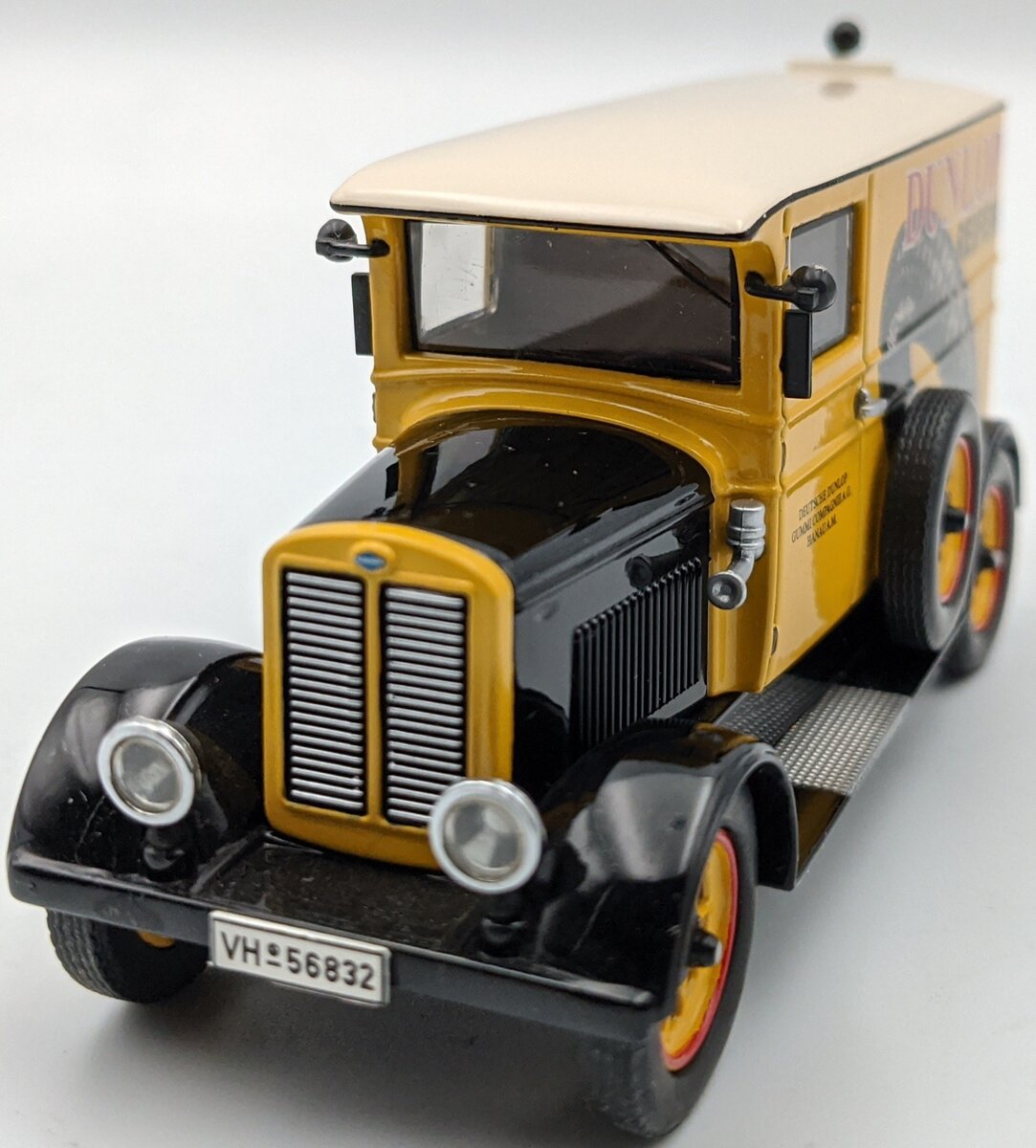 Premium ClassiXXs 1:43 Deutsche Post Phenomena Granite Dunlop Tire EX