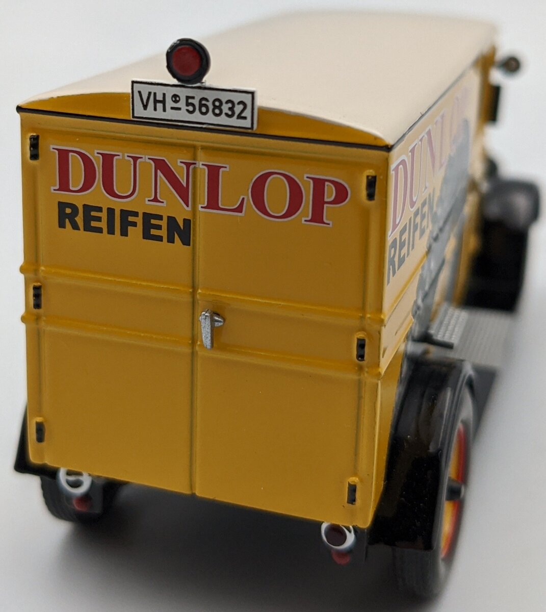 Premium ClassiXXs 1:43 Deutsche Post Phenomena Granite Dunlop Tire EX