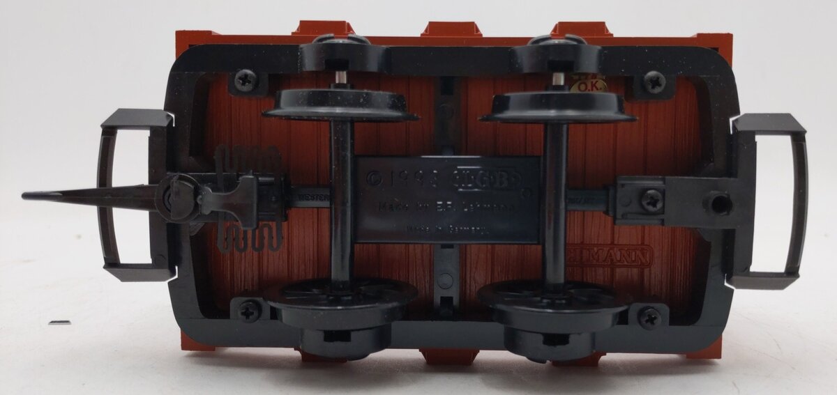 LGB 40450 G Scale Red/Brown Flatcar with Stakes & 5 Barrel Load LN/Box