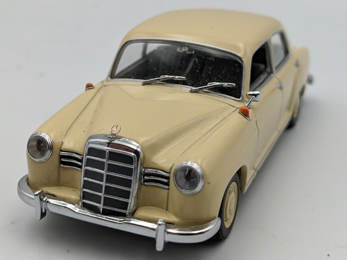 Minichamps 1:43 Mercedes-Benz 180 Ponton Cream