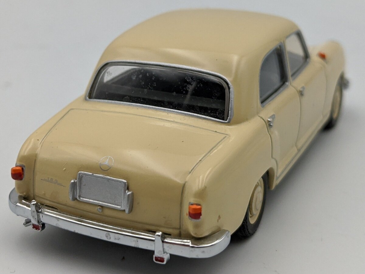 Minichamps 1:43 Mercedes-Benz 180 Ponton Cream