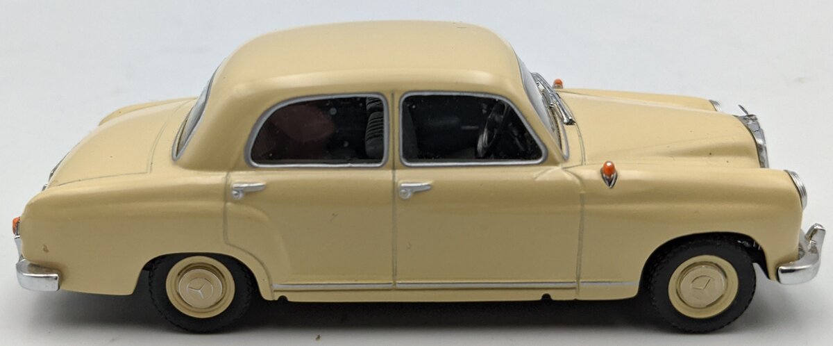 Minichamps 1:43 Mercedes-Benz 180 Ponton Cream
