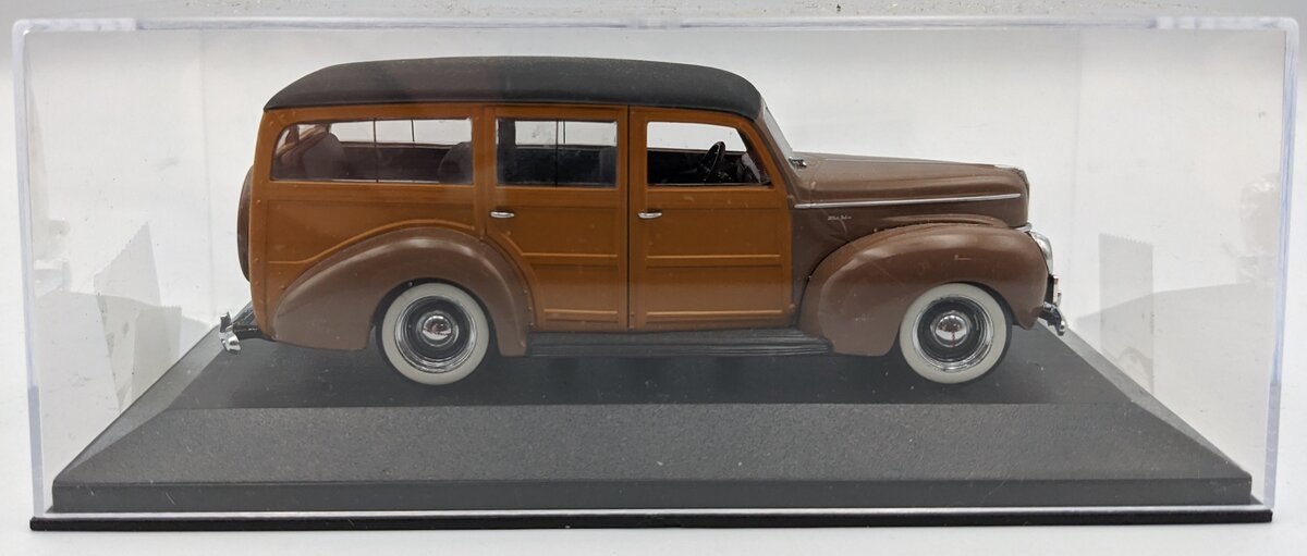 Minichamps 1:43 1940 Ford De Luxe Woody Brown NEW