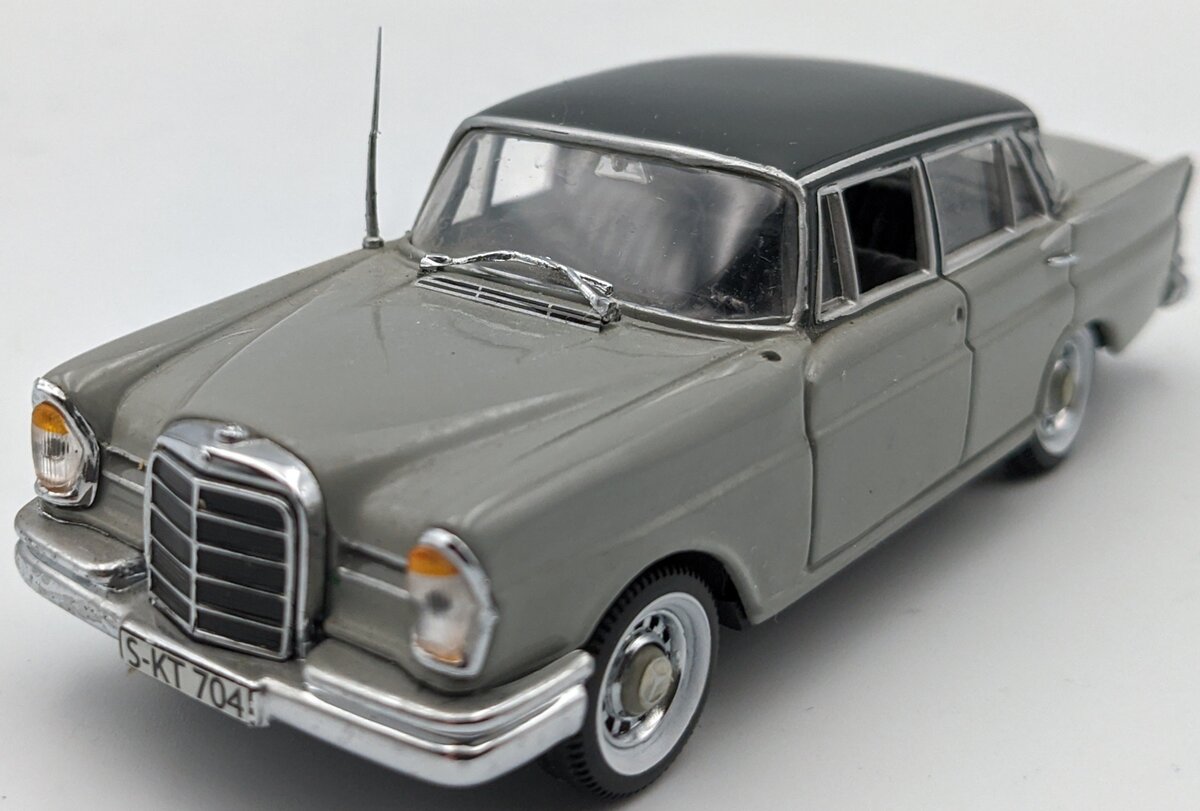 Schuco 1:43 Mercedes-Benz 200 D Heckflosse W110 1966