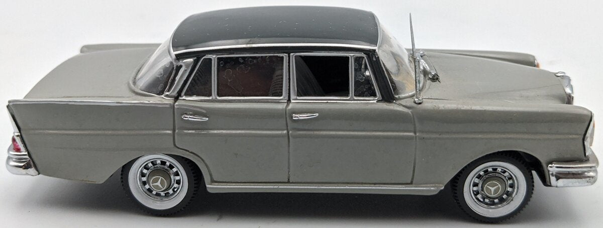 Schuco 1:43 Mercedes-Benz 200 D Heckflosse W110 1966
