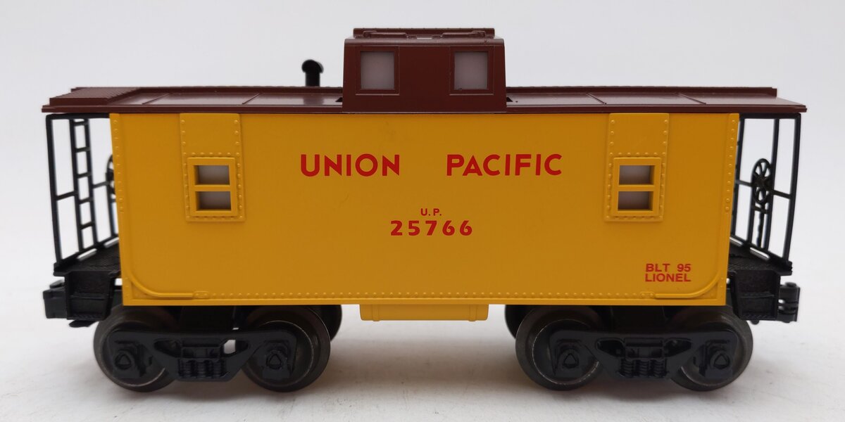 Lionel 6-16561 O Gauge Union Pacific Lighted Center Cupola Caboose (Yellow) EX/Box