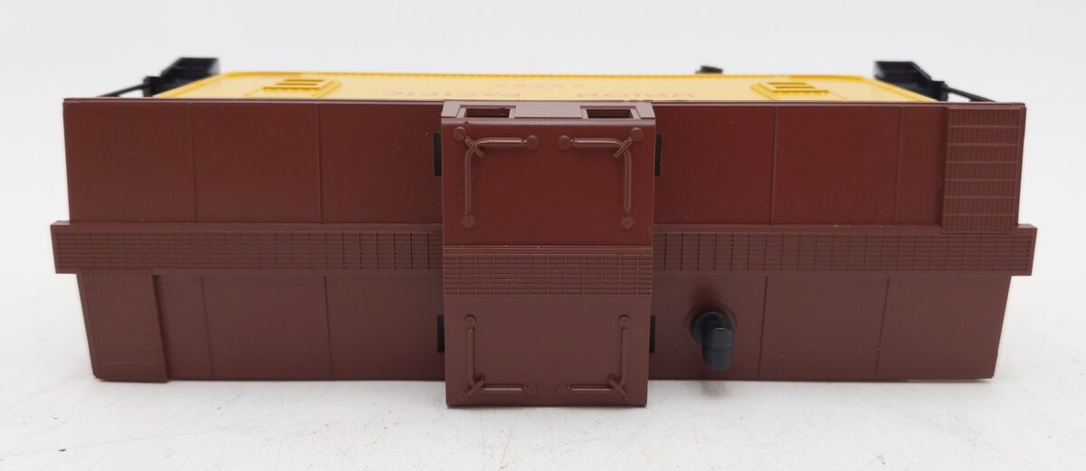 Lionel 6-16561 O Gauge Union Pacific Lighted Center Cupola Caboose (Yellow) EX/Box