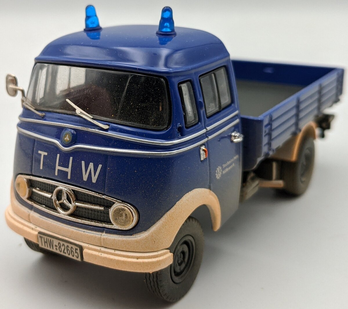 Premium ClassiXXs 1:43  Mercedes-Benz L319 Blue
