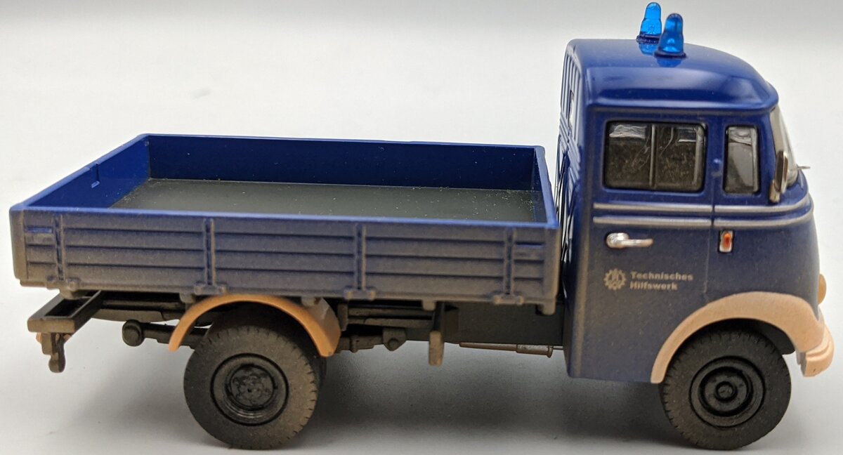 Premium ClassiXXs 1:43  Mercedes-Benz L319 Blue