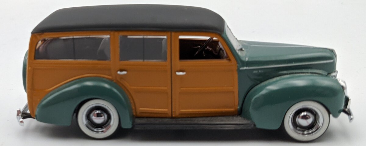 Minichamps 400-082110 1:43 Scale Die-Cast 1940 Ford De Luxe Woody - Turquoise EX