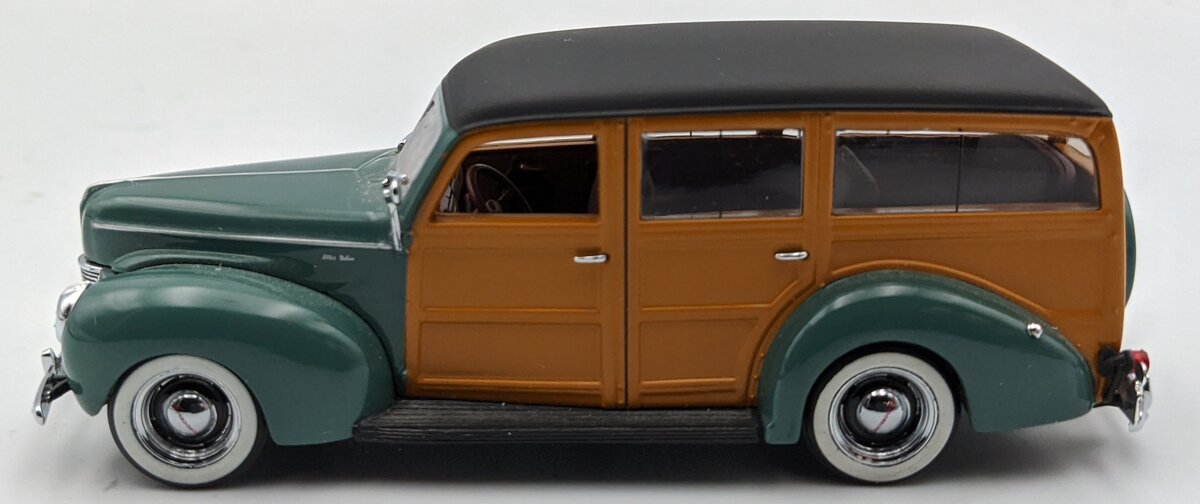 Minichamps 400-082110 1:43 Scale Die-Cast 1940 Ford De Luxe Woody - Turquoise EX